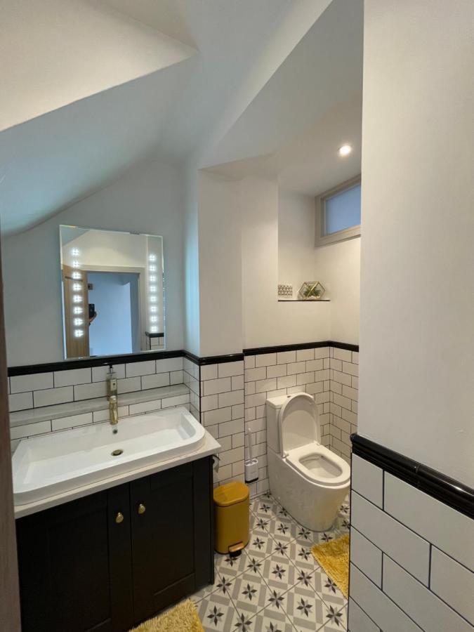 Lees Lookout Holt ,2 Bedroom Luxury Apartment With Private Parking المظهر الخارجي الصورة