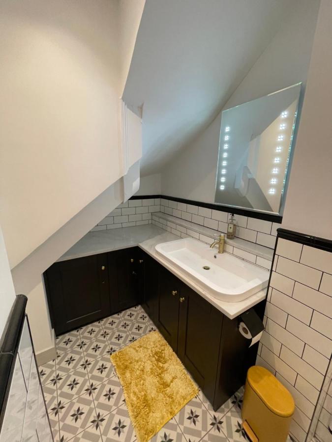 Lees Lookout Holt ,2 Bedroom Luxury Apartment With Private Parking المظهر الخارجي الصورة