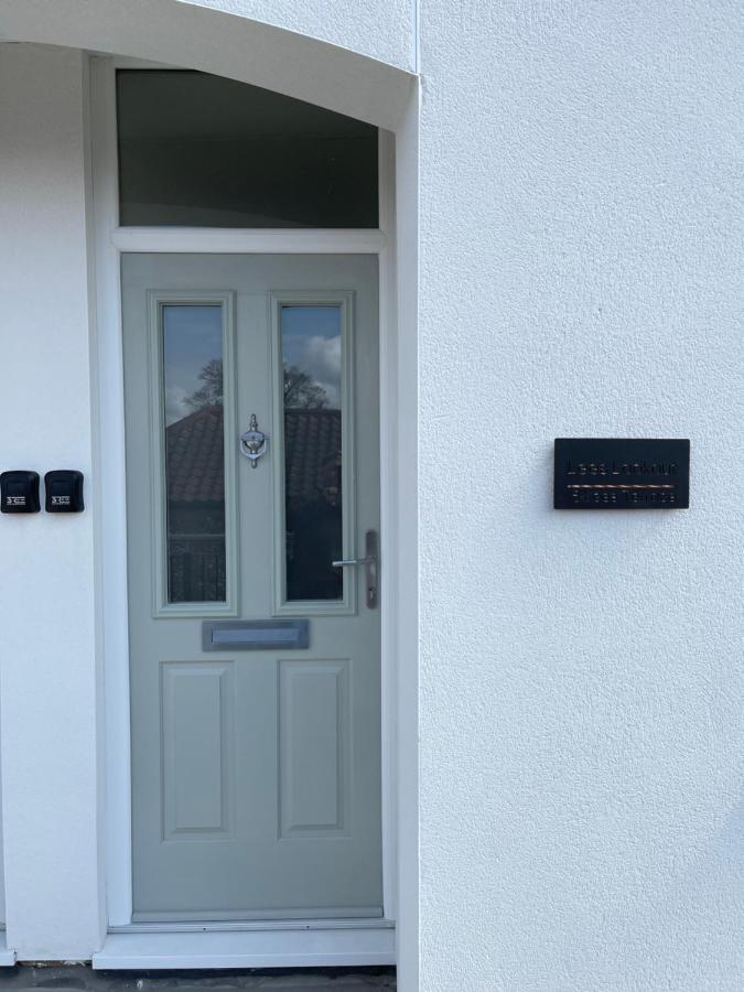Lees Lookout Holt ,2 Bedroom Luxury Apartment With Private Parking المظهر الخارجي الصورة