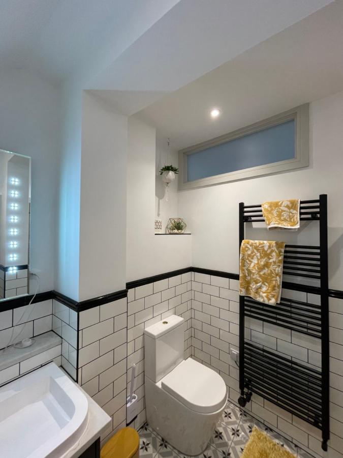 Lees Lookout Holt ,2 Bedroom Luxury Apartment With Private Parking المظهر الخارجي الصورة
