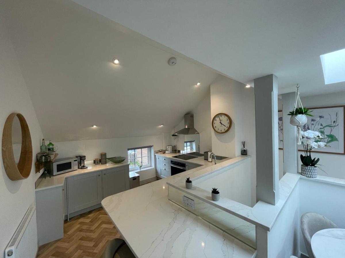 Lees Lookout Holt ,2 Bedroom Luxury Apartment With Private Parking المظهر الخارجي الصورة
